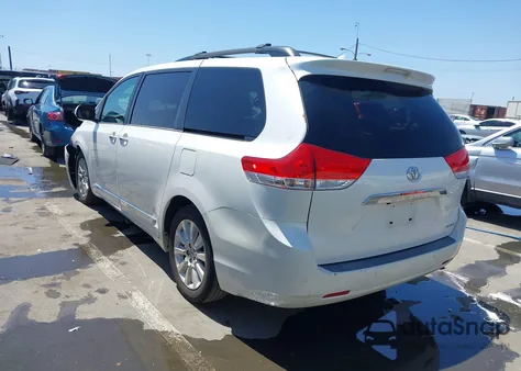 2013 Toyota Sienna Limited V6 7 Passenger z USA, uszkodzony, nr VIN 5TDYK3DC9DS375018